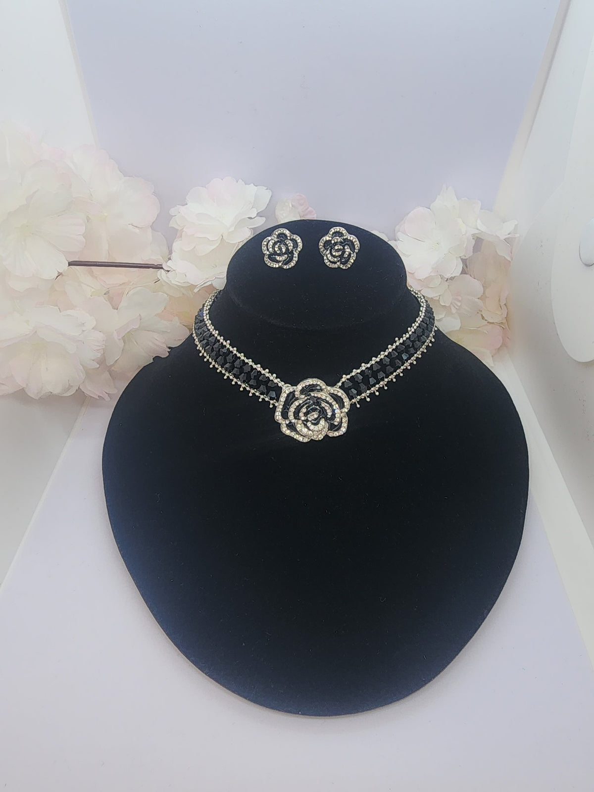 black rose choker necklace earrings set1 montreal maison farhat
