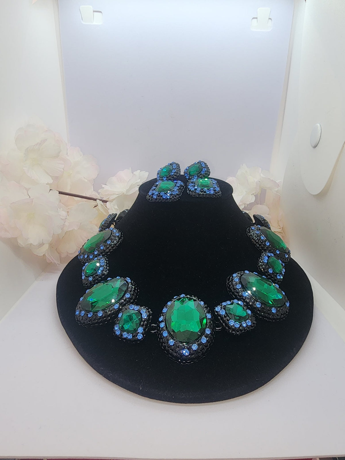 emerald green crystal necklace earrings set1 montreal maison farhat