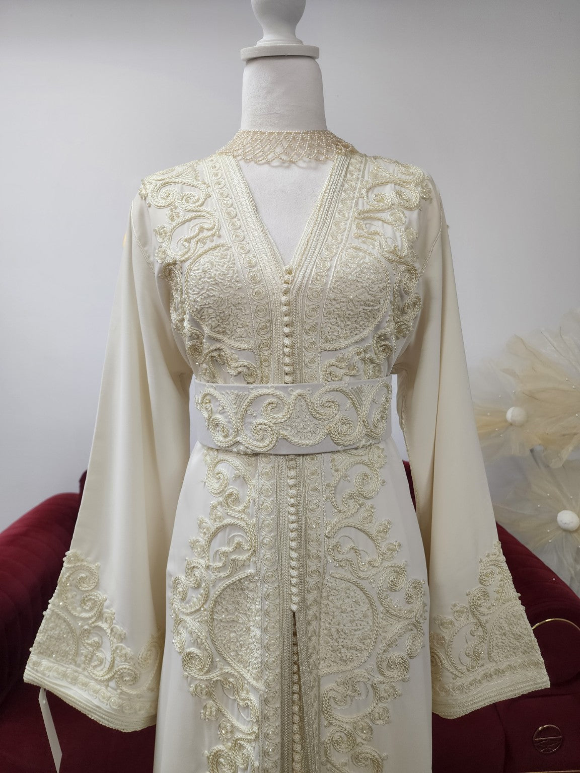 Maison Farhat – Caftan Ivoire Impérial – Broderies ton sur ton – vue 2